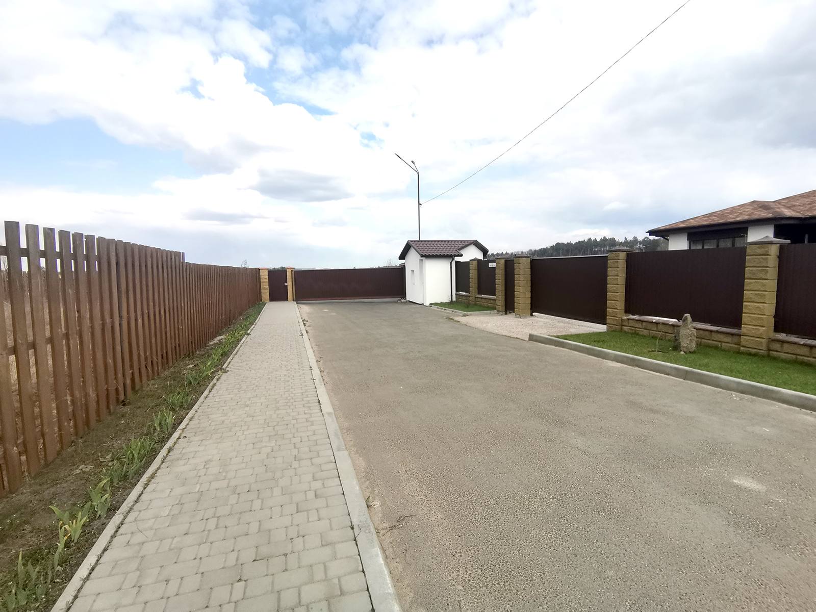 Дома под Киевом. Территория коттеджный городок Михайловский Хутор